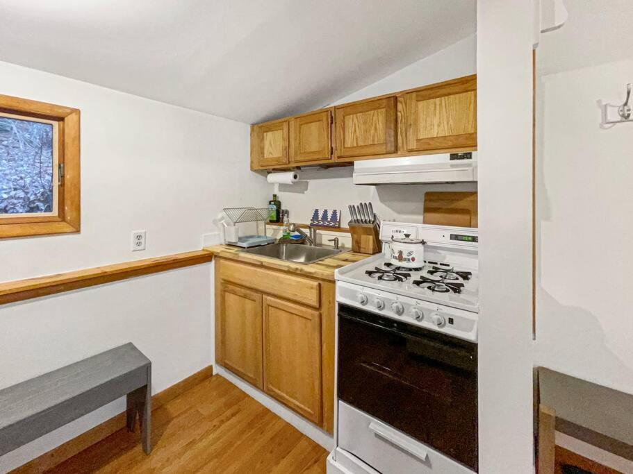 Breezy Hill Eccentric Studio Cottage Accord Exterior foto