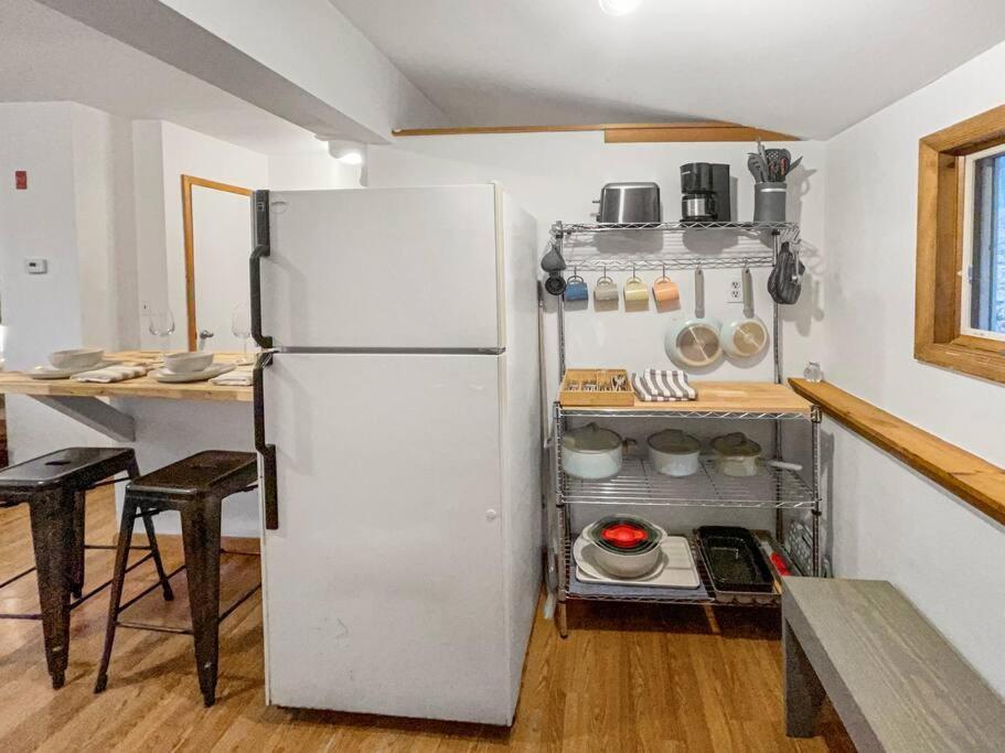 Breezy Hill Eccentric Studio Cottage Accord Exterior foto